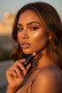 AMS Highlighter Stick - Lifestyle Golden Hour Peau Illuminée Cuivré Bronze