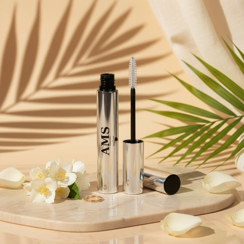AMS Mascara - Lifestyle Shot Wand Blanc Luxe