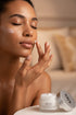 AMS Night Crème – Application Visage avec Produit