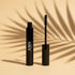 Mascara AMS sur fond beige palmier